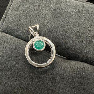 Designer chioce Natural Emerald in 925 Stering Silver Pendent